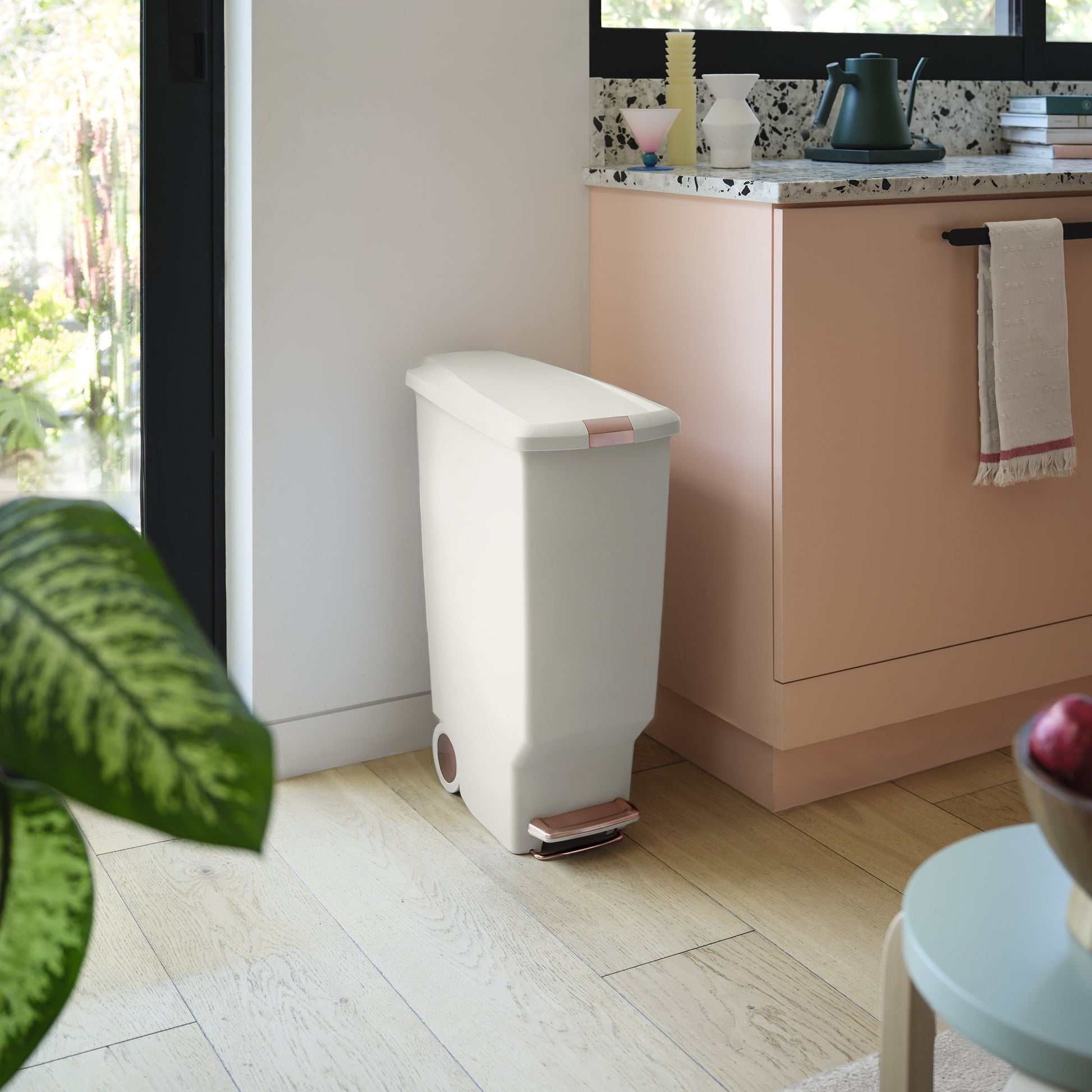 40L Slim Hybrid Step Can